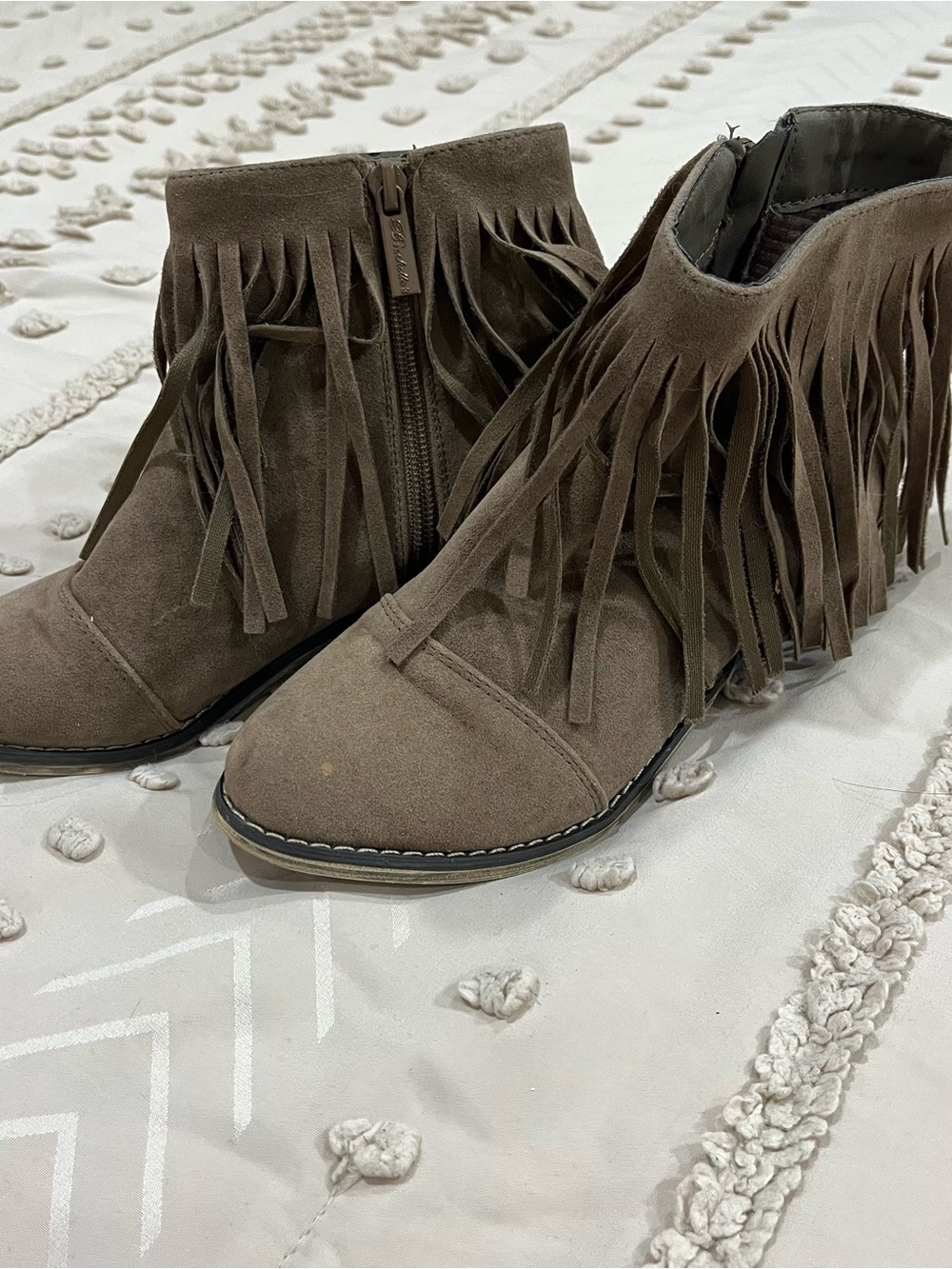 Women’s Fringe Suede Ankle Boots - Taupe